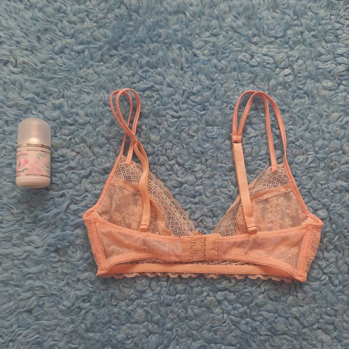 Piękny biustonosz koronkowy morelowy stanik