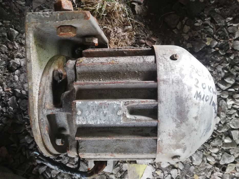 Sprzedam silnik elektryczny.