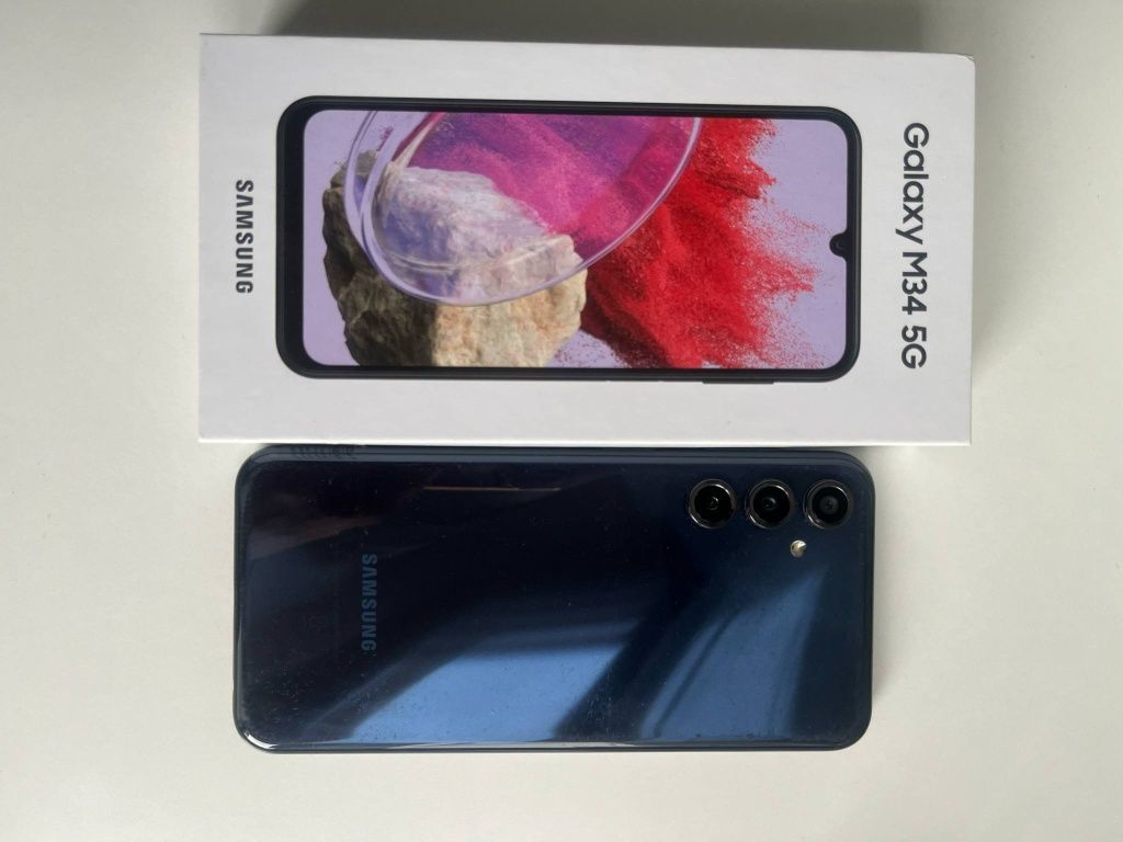 Samsung M 34 telefon