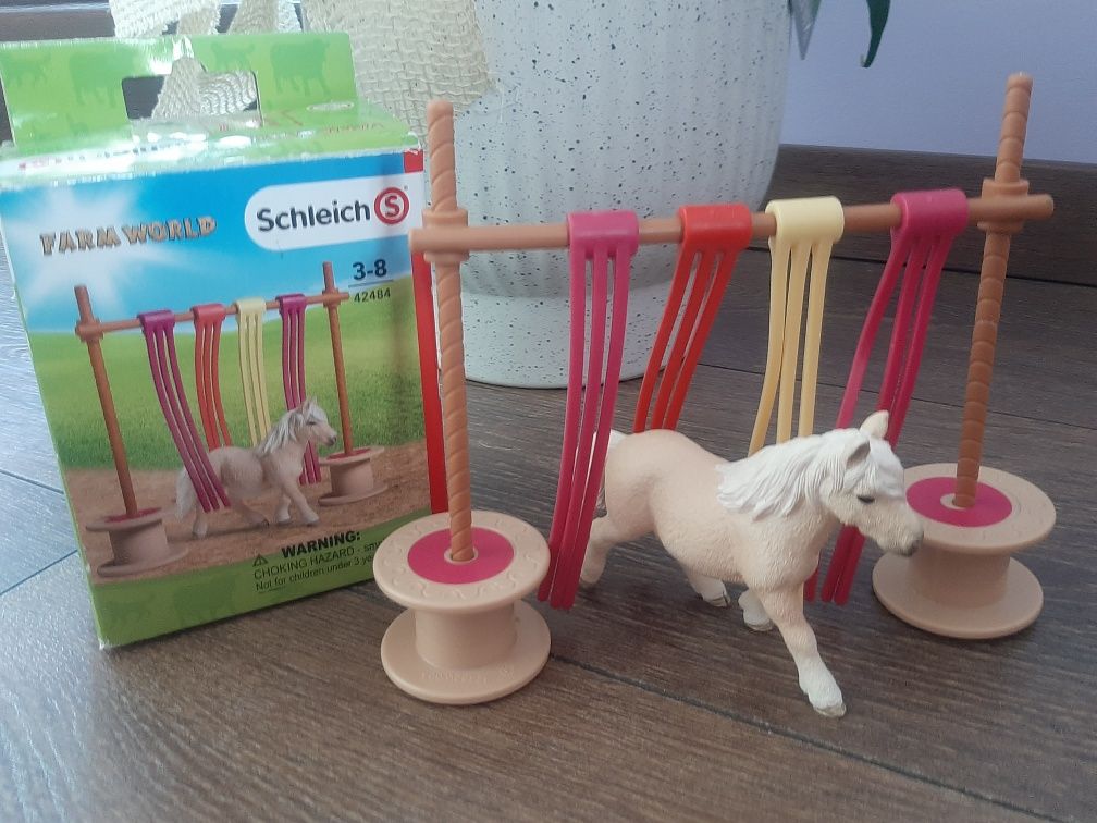 Schleich 42484 Bramka z tasiemkami dla konia. Zestaw kompletny!