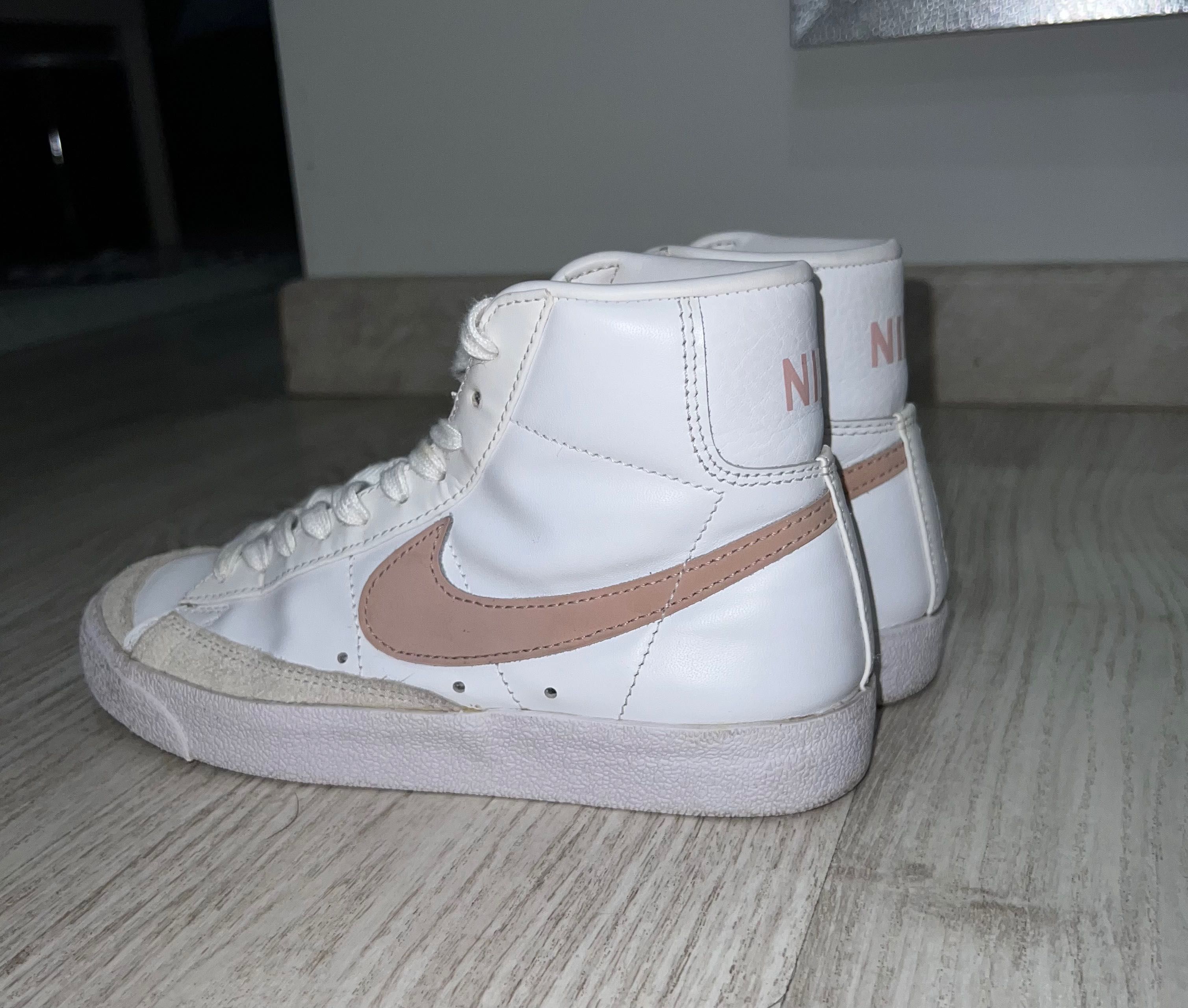 Sapatilhas Nike Blazer- branco & rosa