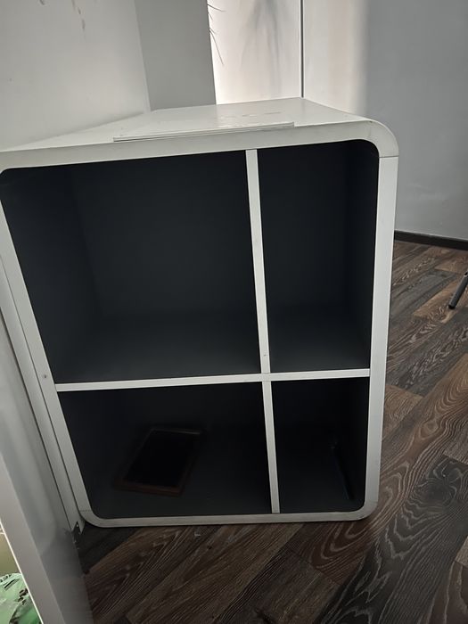 Продам стіл та стійку Reception