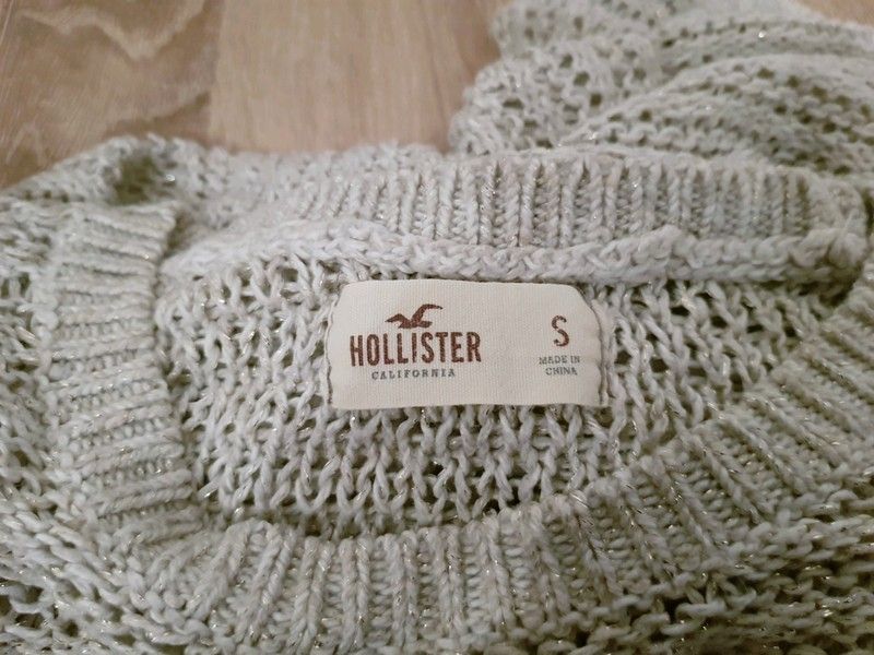 Beżowy sweter ażur Hollister S srebrna nitka diamenciki