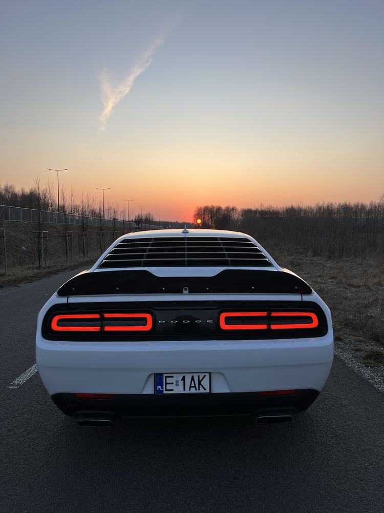 Dodge Challenger 5.7 HEMI V8