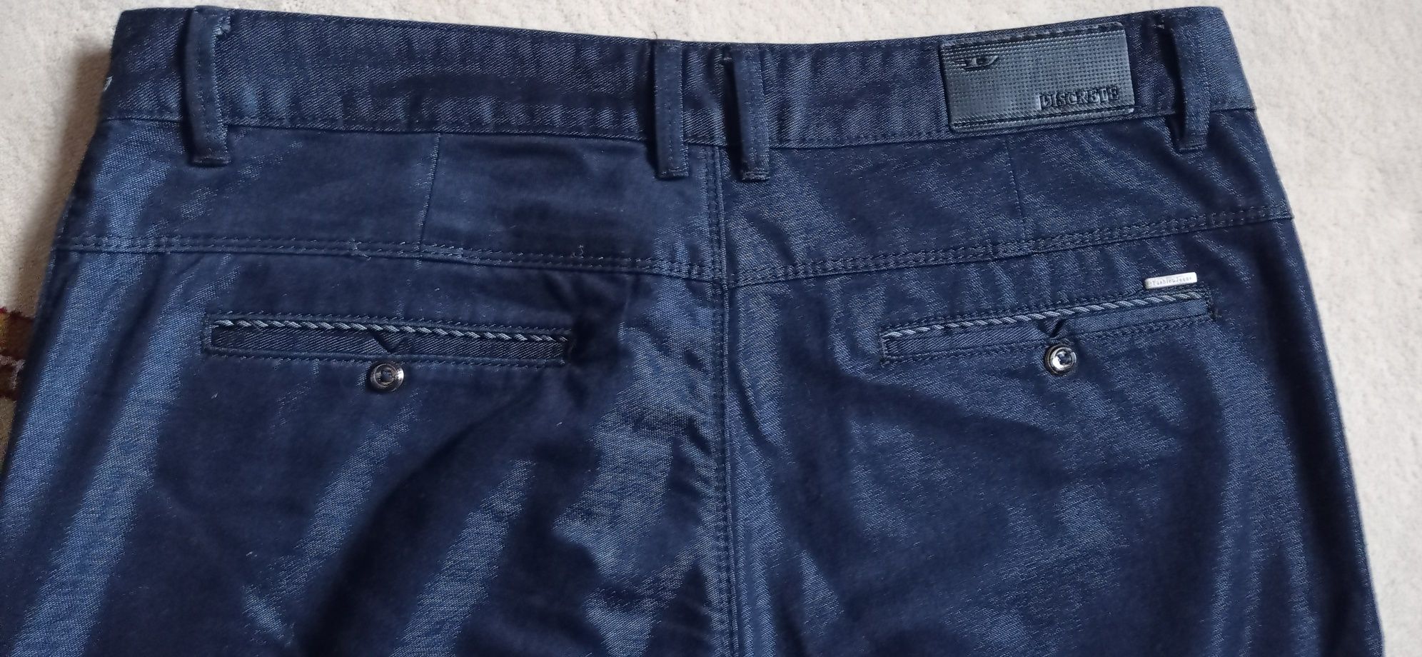 Spodnie męskie casual firmy Discrete rozm. 34-34 - 50 zł