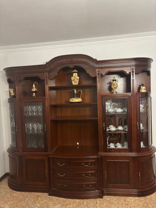 Móvel de Sala Clássico em Madeira