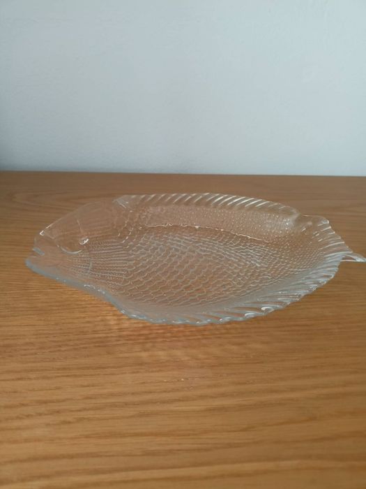 Naczynie w kształcie rybki 25x20,cm, stan bardzo dobry, dwie sztuki