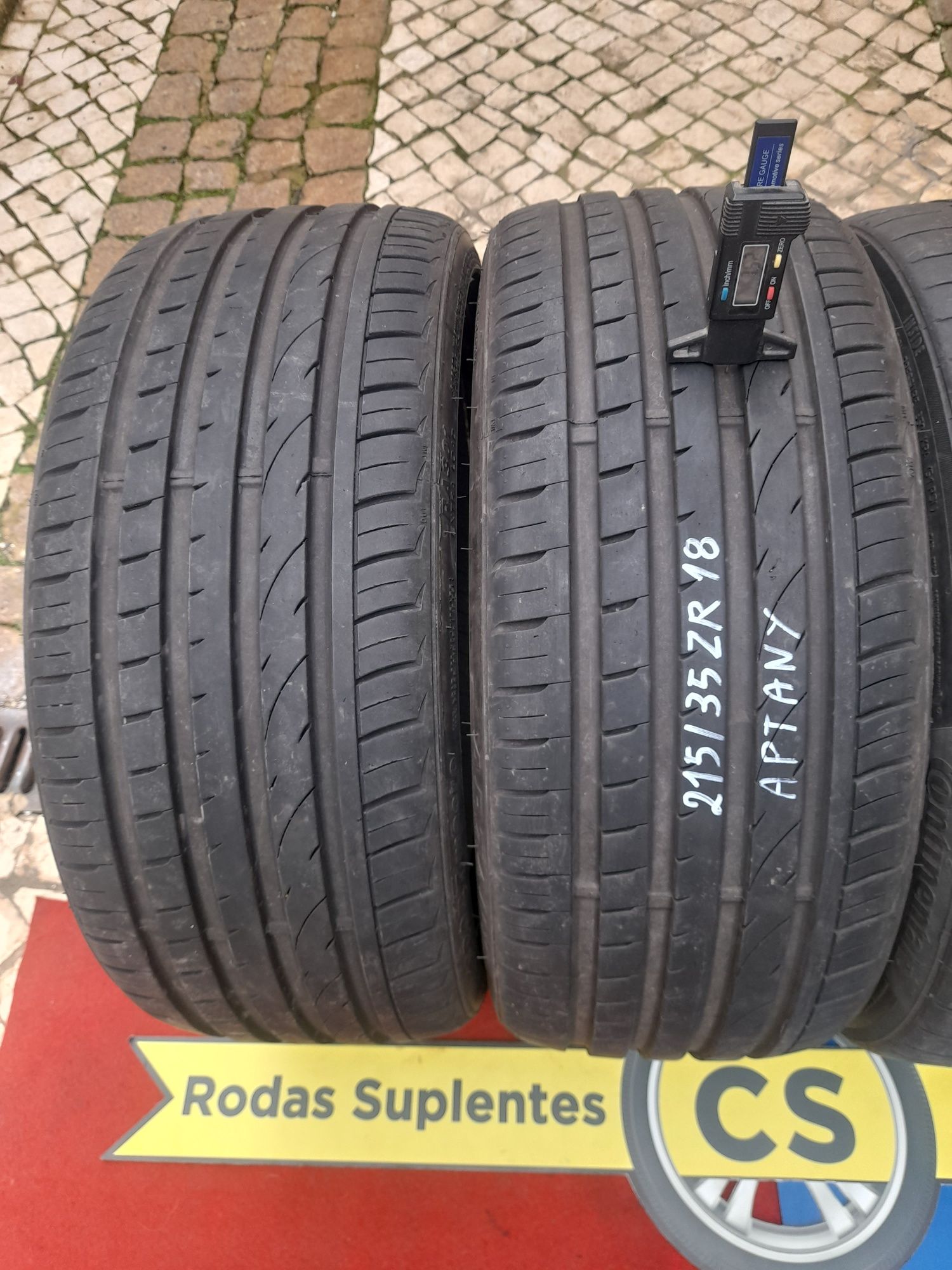 2 Pneus 215/35ZR18 e 245/45R18 Bridgestone
