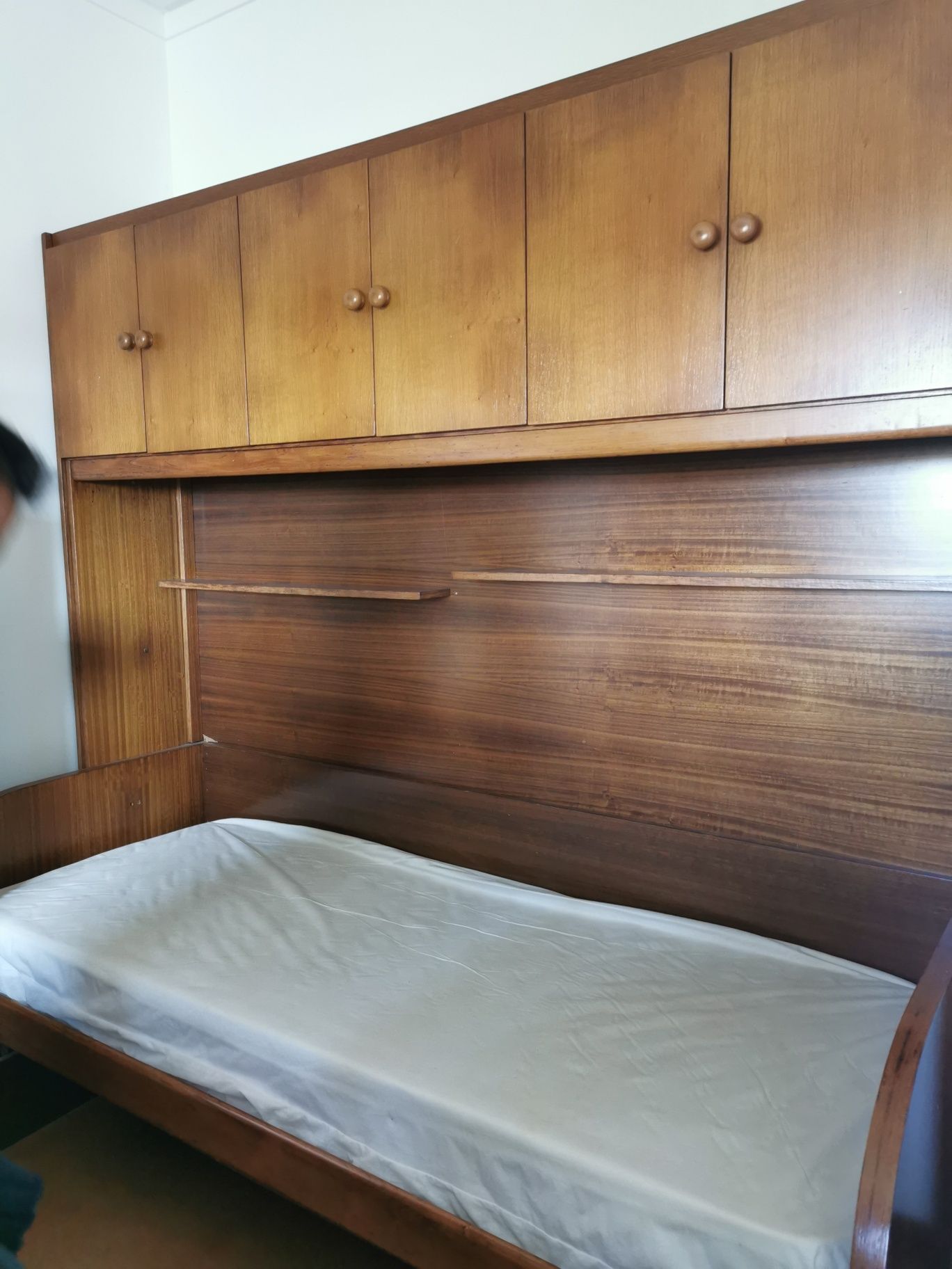 Estúdio cama + arrumação