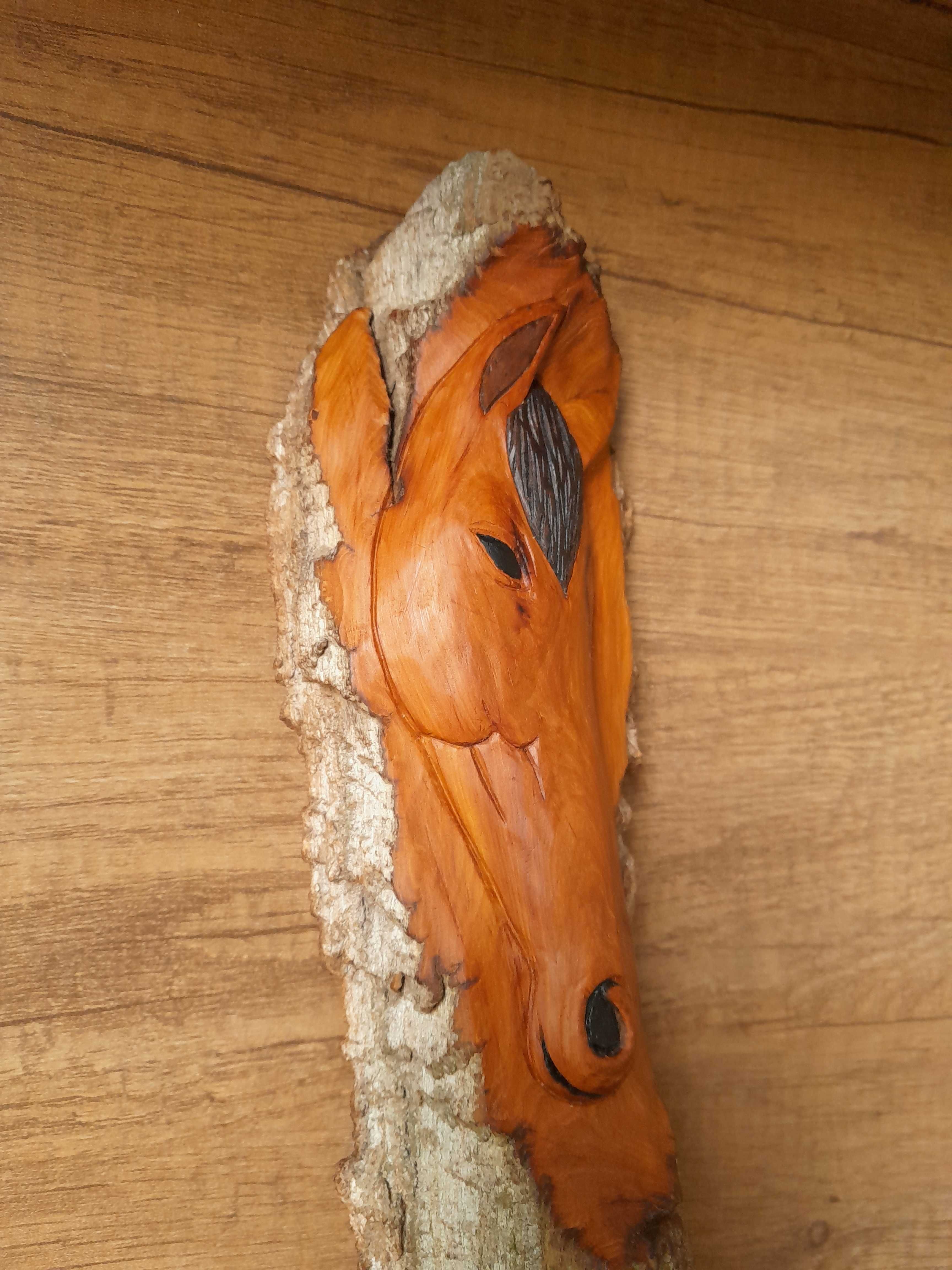 Koń - rzeźba wykonana w korze, drewniane rękodzieło dla miłośnika koni