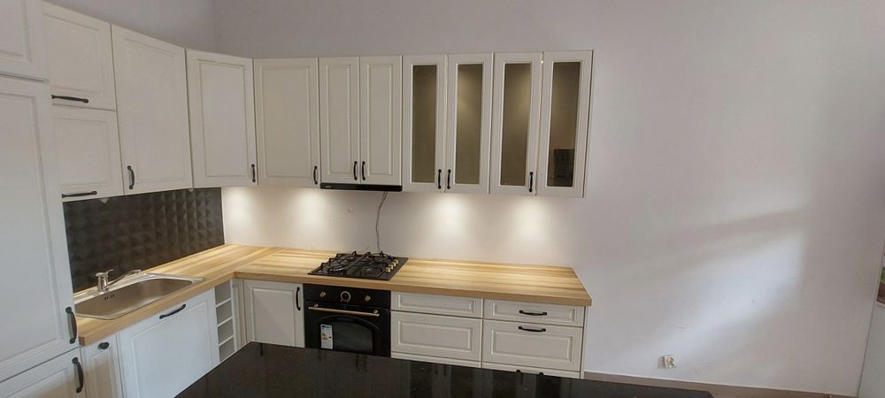 Meble kuchenne  z ekspozycji z   frontami lakierowanymi .