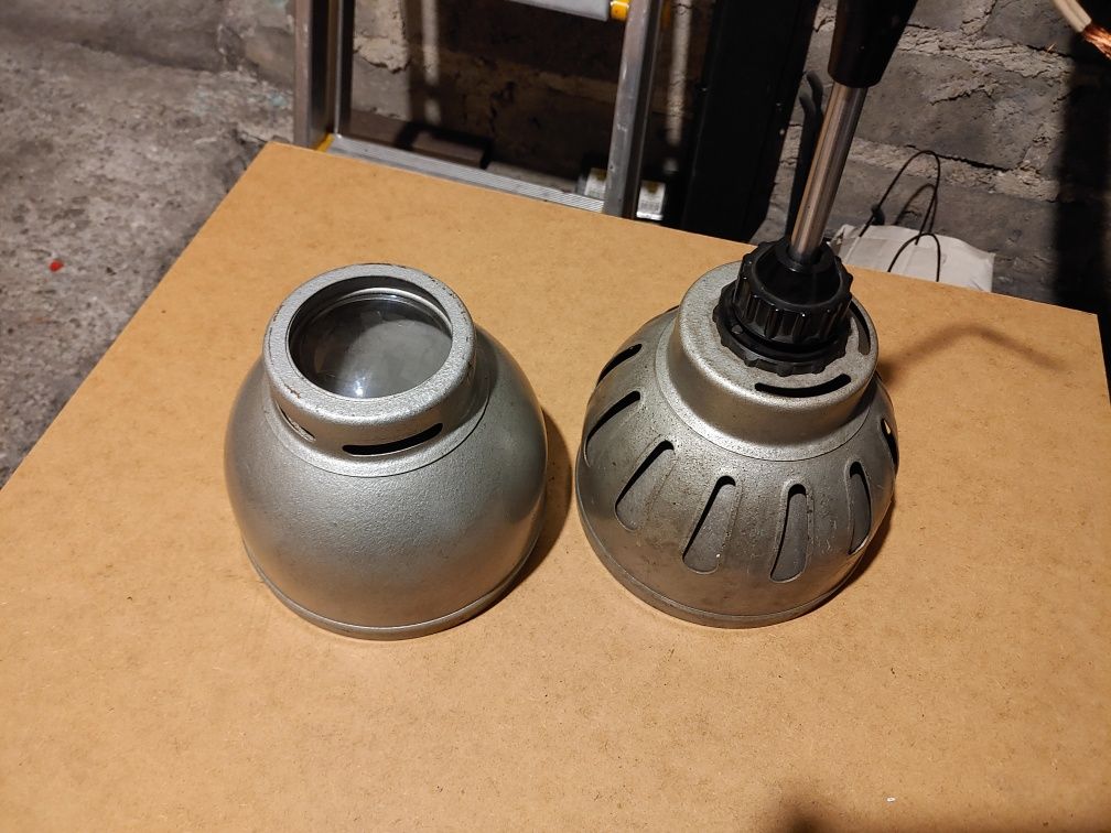 Stara lampa reflektor z soczewką
