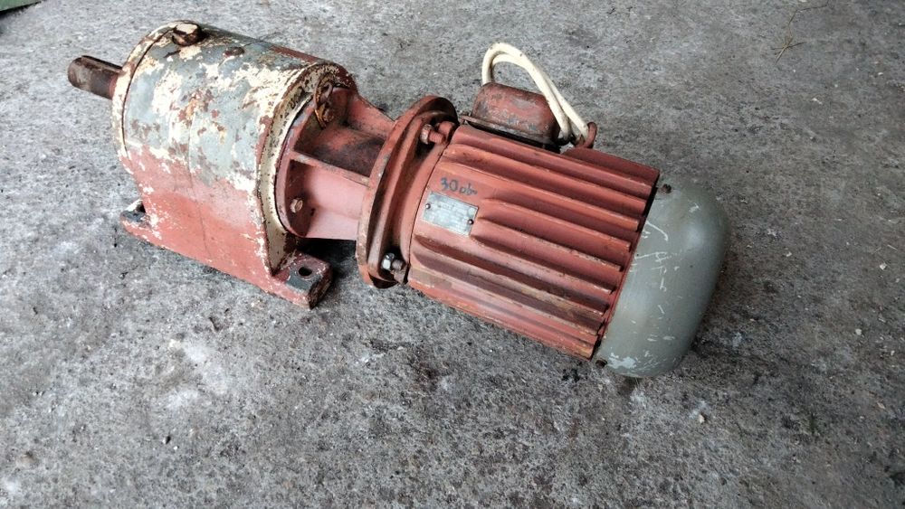 Motoreduktor 2,2 Kw 30obr. Ośka 45mm