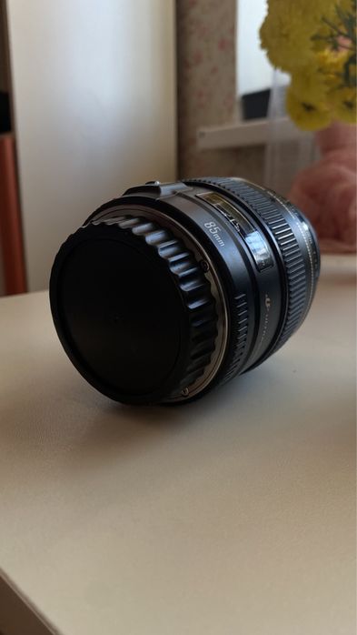 Canon EF 85mm/f1.8 USM