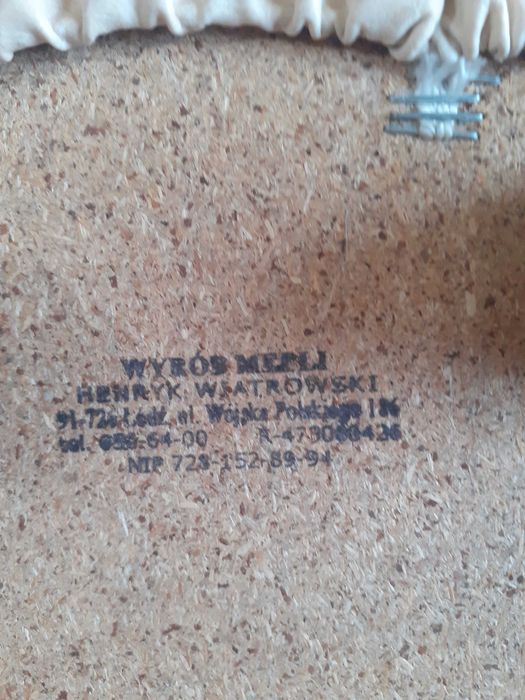 Beżowa pufa z ekoskóry