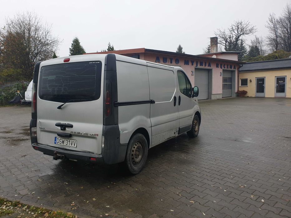 OPEL VIVARO 2,5 CDTi 135km blaszak klimatyzacja zarejestrowany w PL