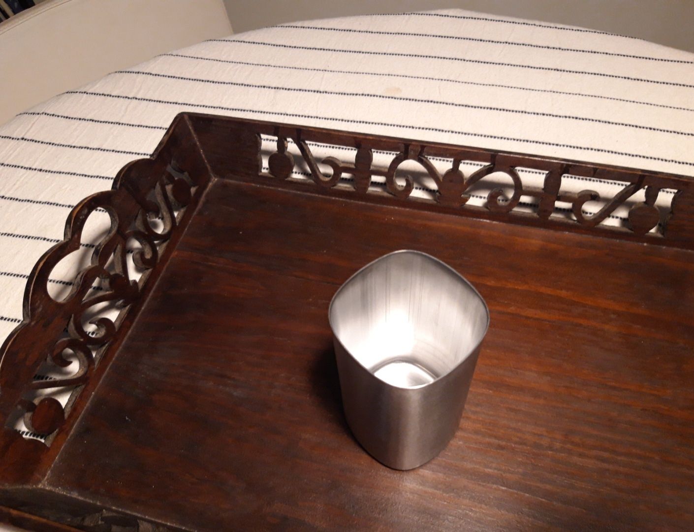 Elegante copo para escova e pasta de dentes, de metal