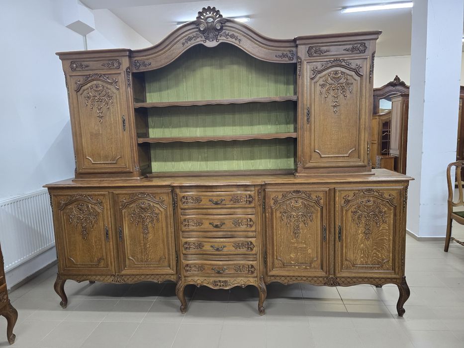 Komplet mebli w stylu ludwikowskim – kredens, barek i stół z krzesłami