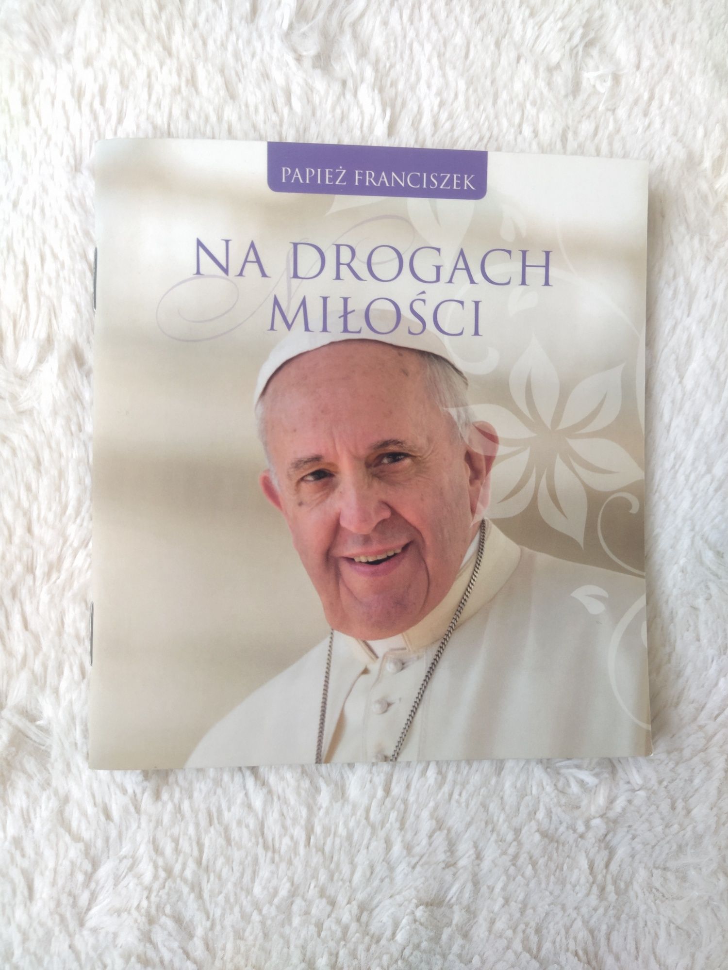 Papież Franciszek Na drogach miłości + pocztówka + pudełko na różaniec