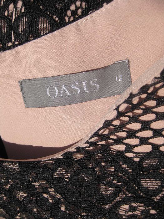 Ажурное бежевое миди платье с чёрным гипюром Oasis M