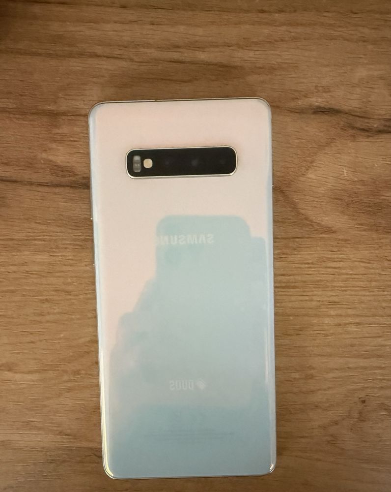 Samaung Galaxy s10+ uszkodzony
