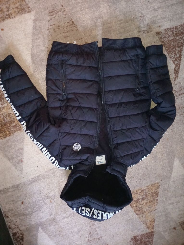 Продам курточку 146р