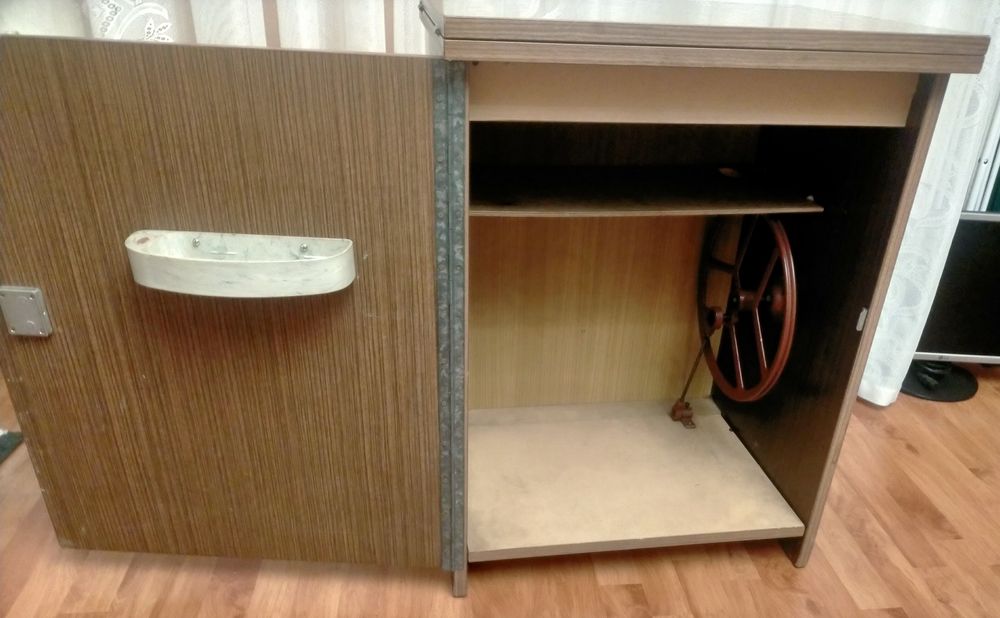 Szafka na maszynę do szycia