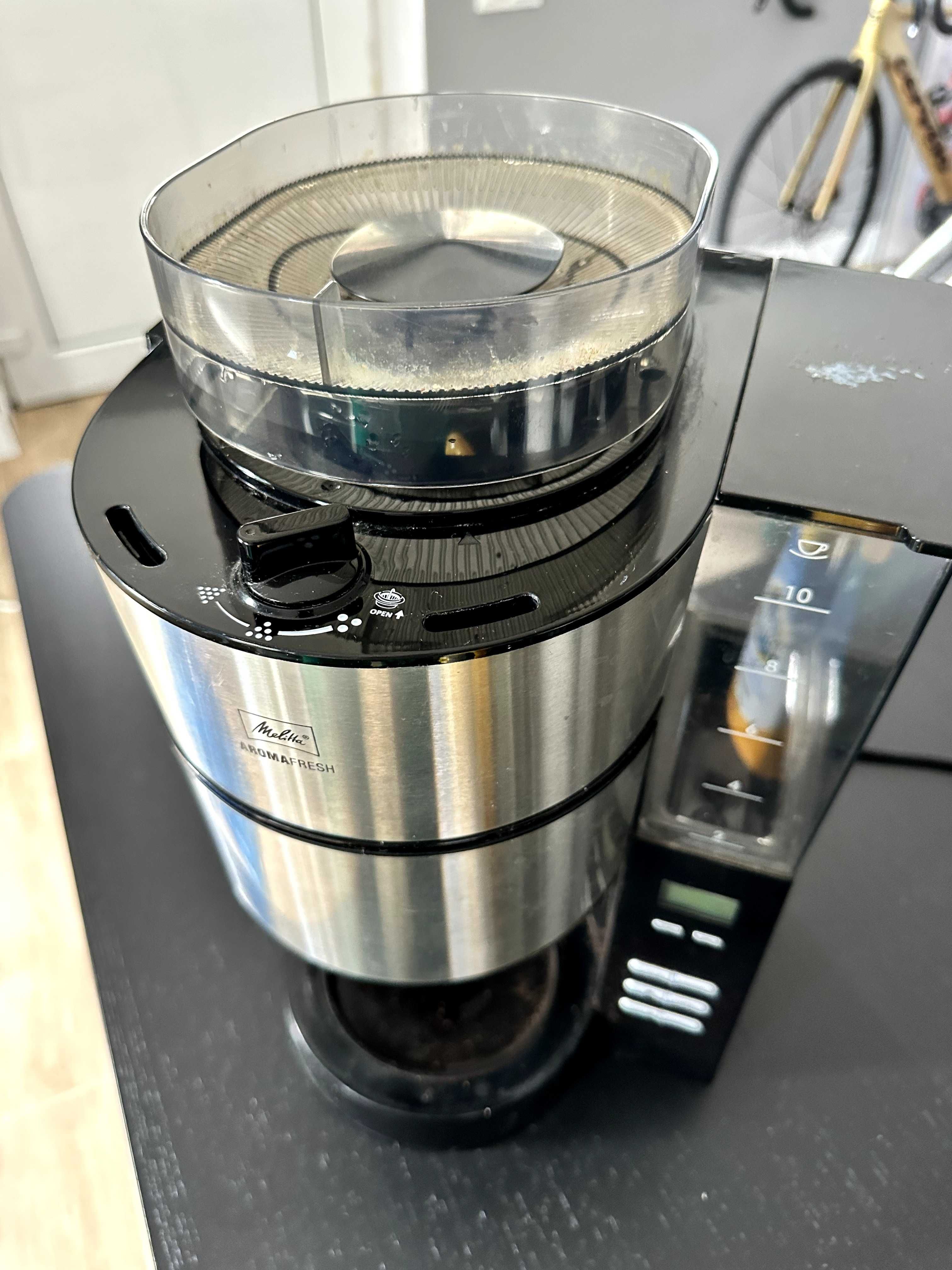 Ekspres przelewowy Melitta Aroma Fresh 1021-04 z młynkiem żarnowym