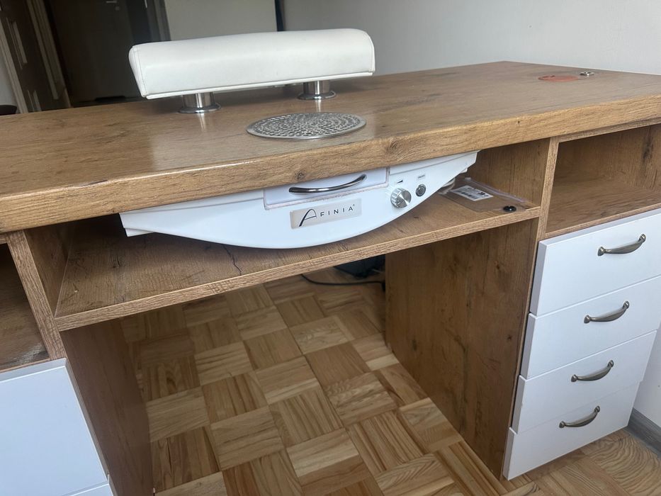 Biurko kosmetyczne z pochłaniaczem Afinia, 990zl