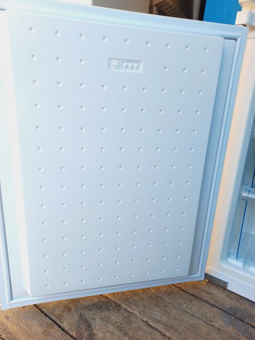 Lodówka Do Zabudowy 2-letnia Stan Idealny 100% Sprawna Transport