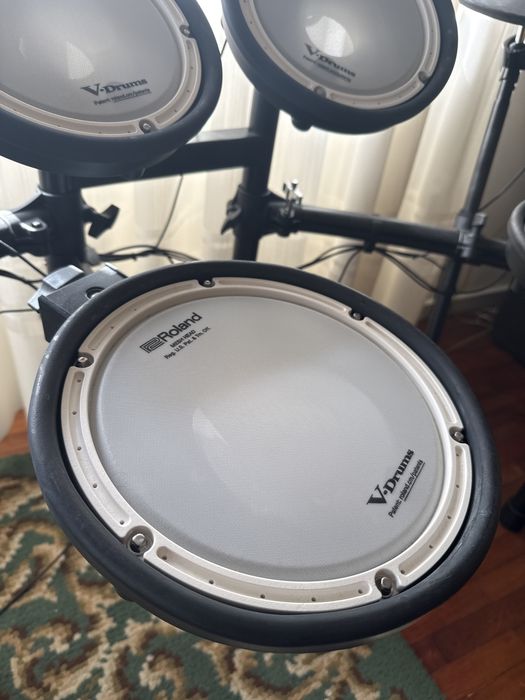 Bateria electrónica Roland TD-07 com pedal e banco