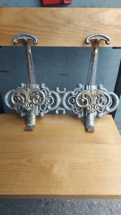 Вешалка  алюминиевая