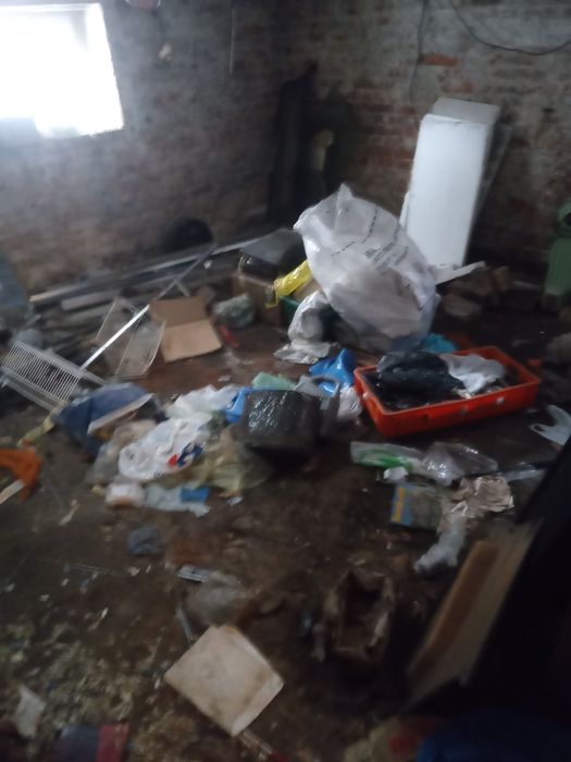 Wywóz Starych Mebli,Opróżnianie Mieszkań Domów Strychów Piwnic Garaży