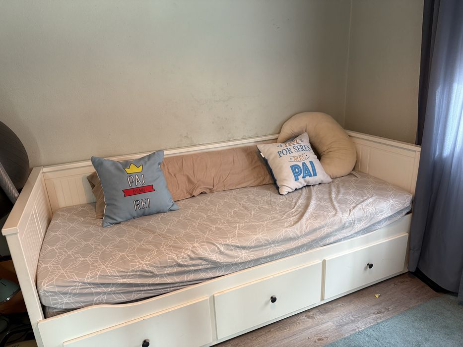 Cama dupla ou singular c gavetas e colchões incluidos