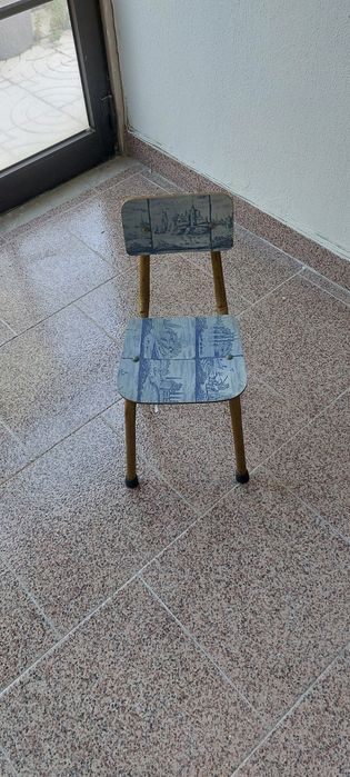 Vendo cadeira antiga criança