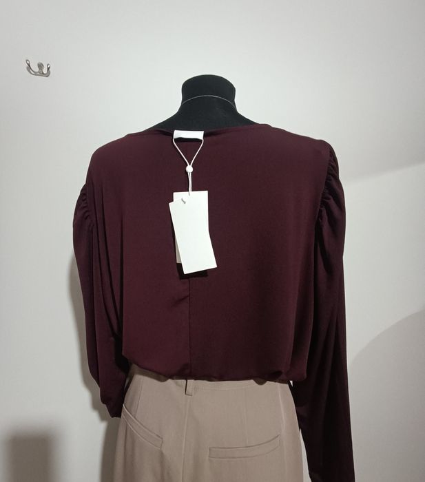 Burgundowa bluzka w serek firmy Villa nowa rozmiar 44/46illa