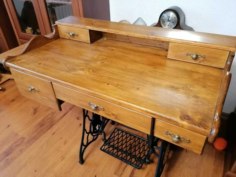 Biurko, stolik retro, nogi z maszyny do szycia, vintage