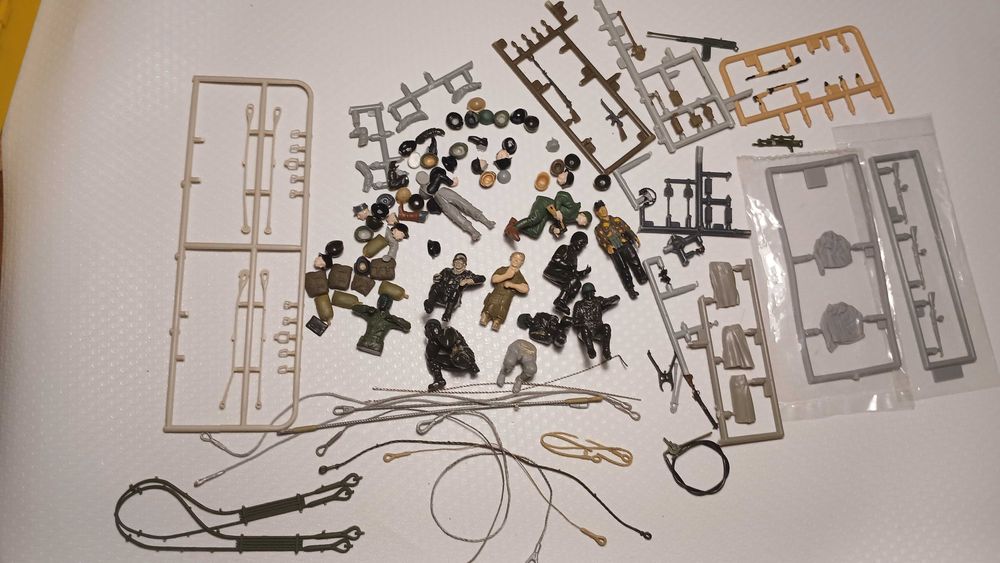 Złom modelarski pojazdy wojskowe 1:35