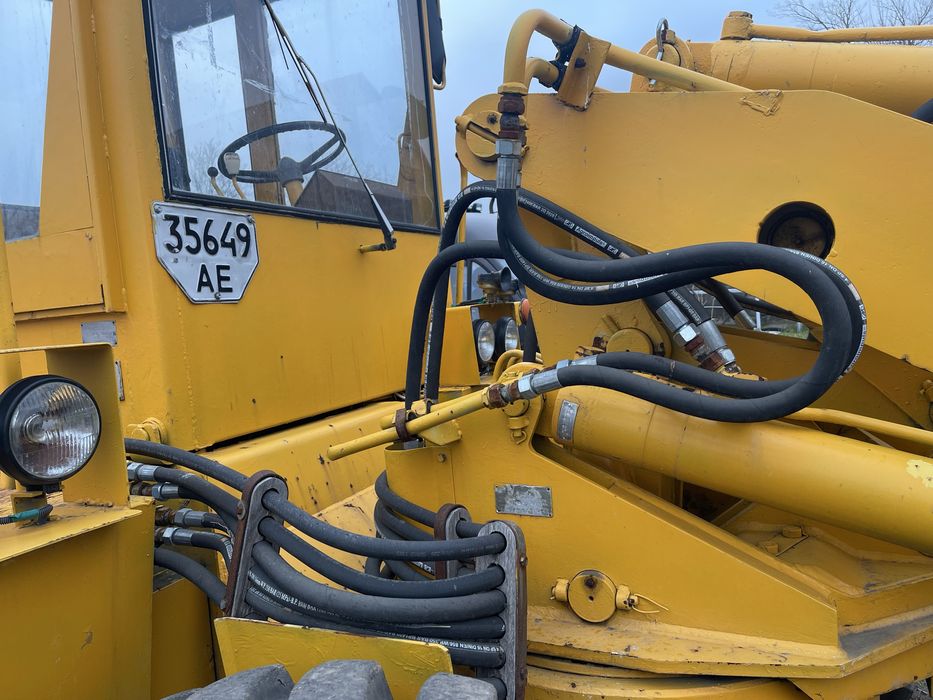 Фронтальный погрузчик UN 053  продам