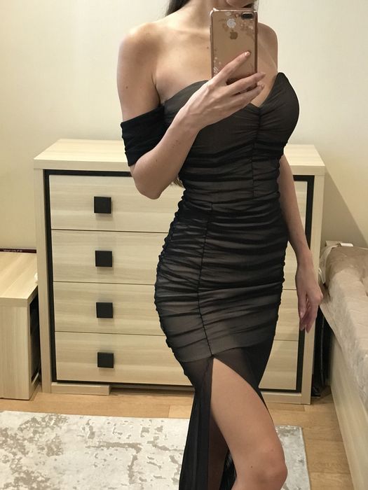 Чорна довга облягаюча сукня з корсетом і сіткою — розріз XS-S