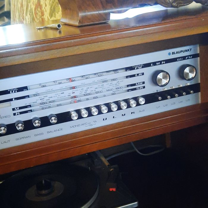 Piękna radiola ludwikowska radio z gramofonem sprawne