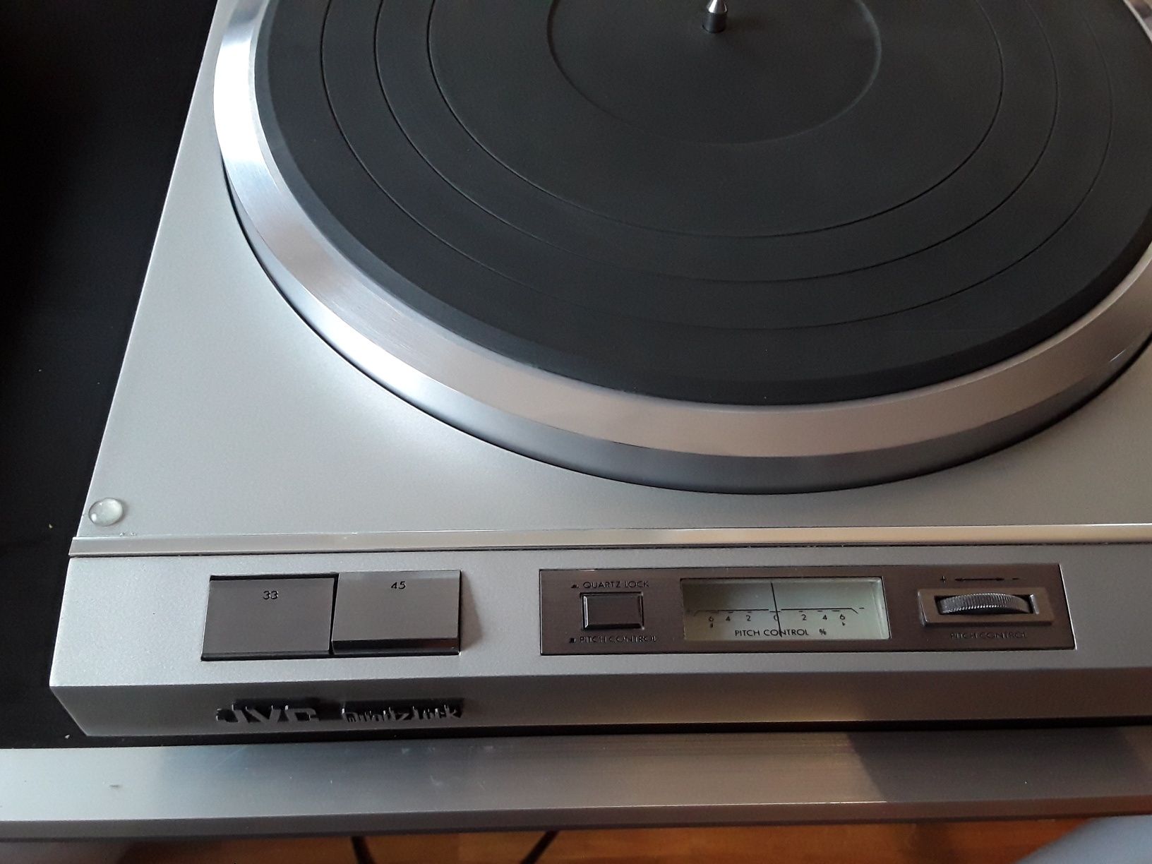 Gramofon jvc ql f6