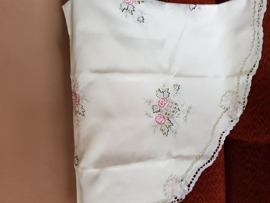 Obrus haftowany piękny z Majorki.