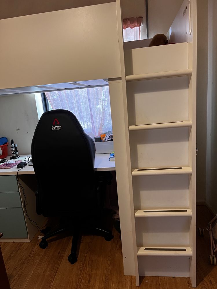 Vendo cama alta com arrumacao branco