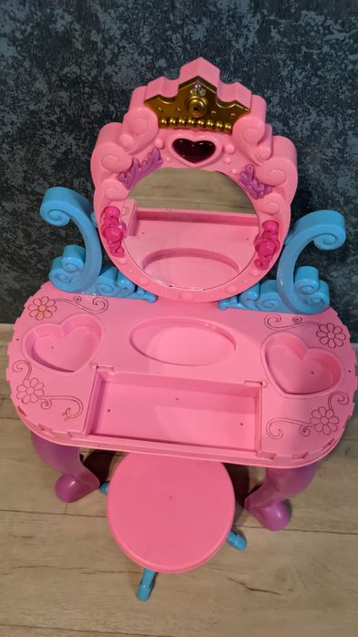 Іграшковий туалетний столик для дівчинки