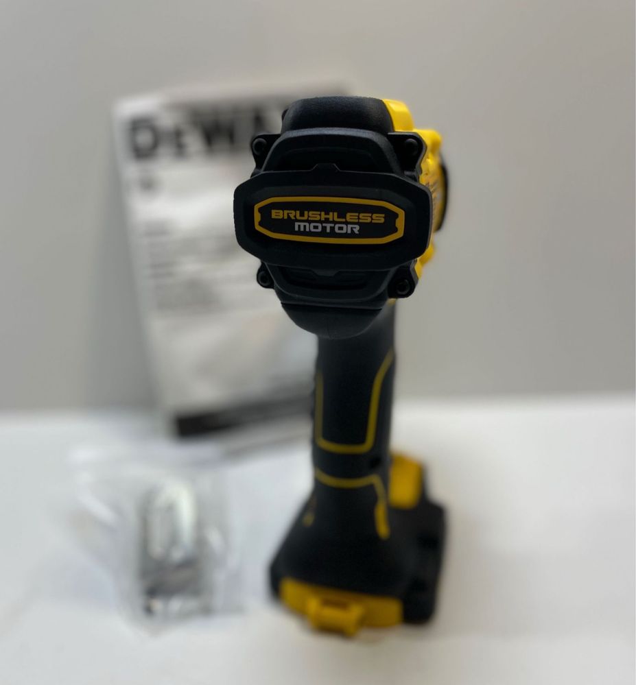 Аккумуляторный бесщеточный шуруповерт DEWALT DCD805B 20v. Mexica USA