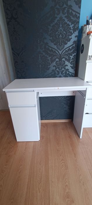 Dwa biurka szkolne i 2 krzesła dobry stan