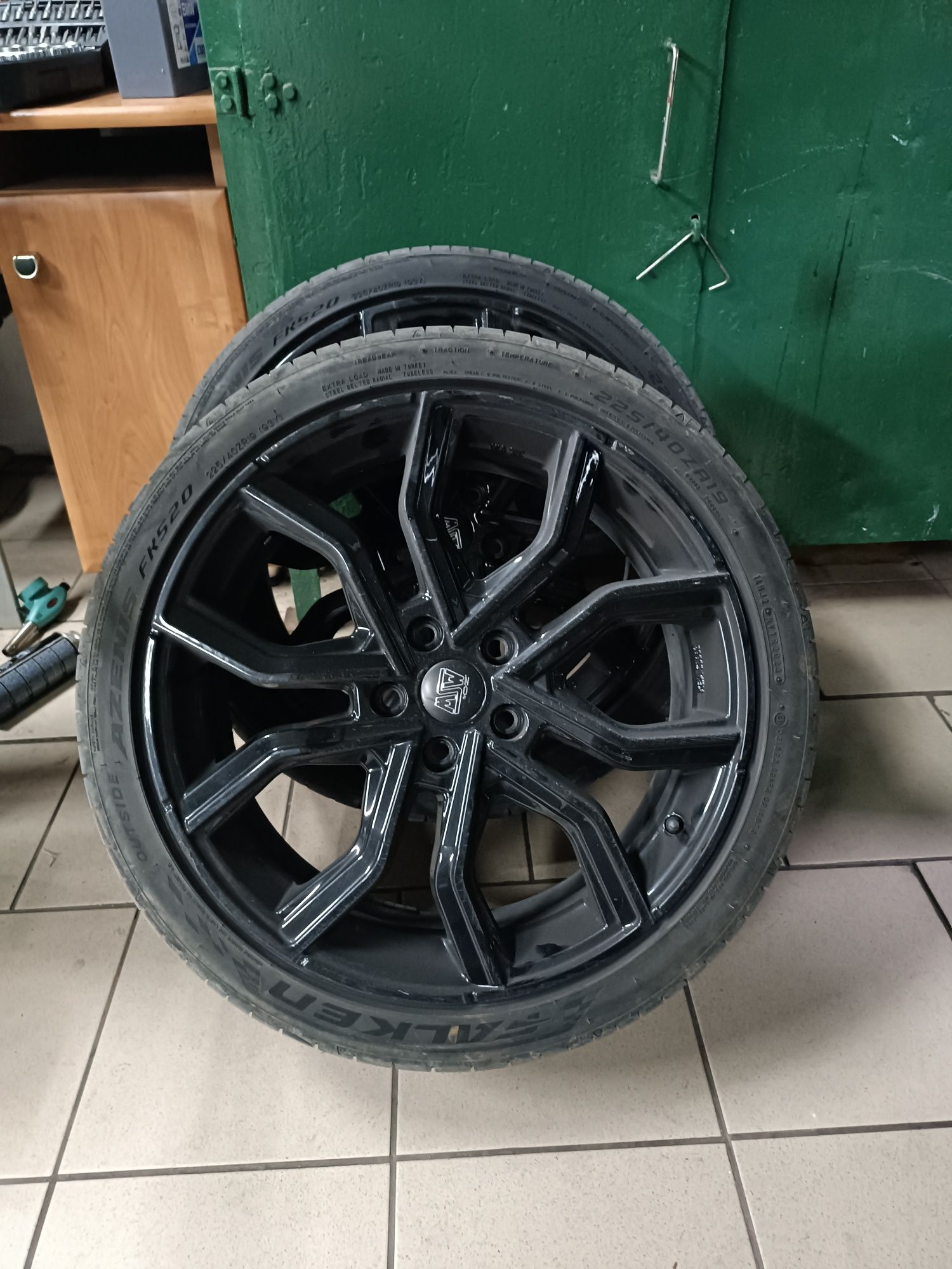 Felgi OZ, czarne, 19' opony lato, bdb stan