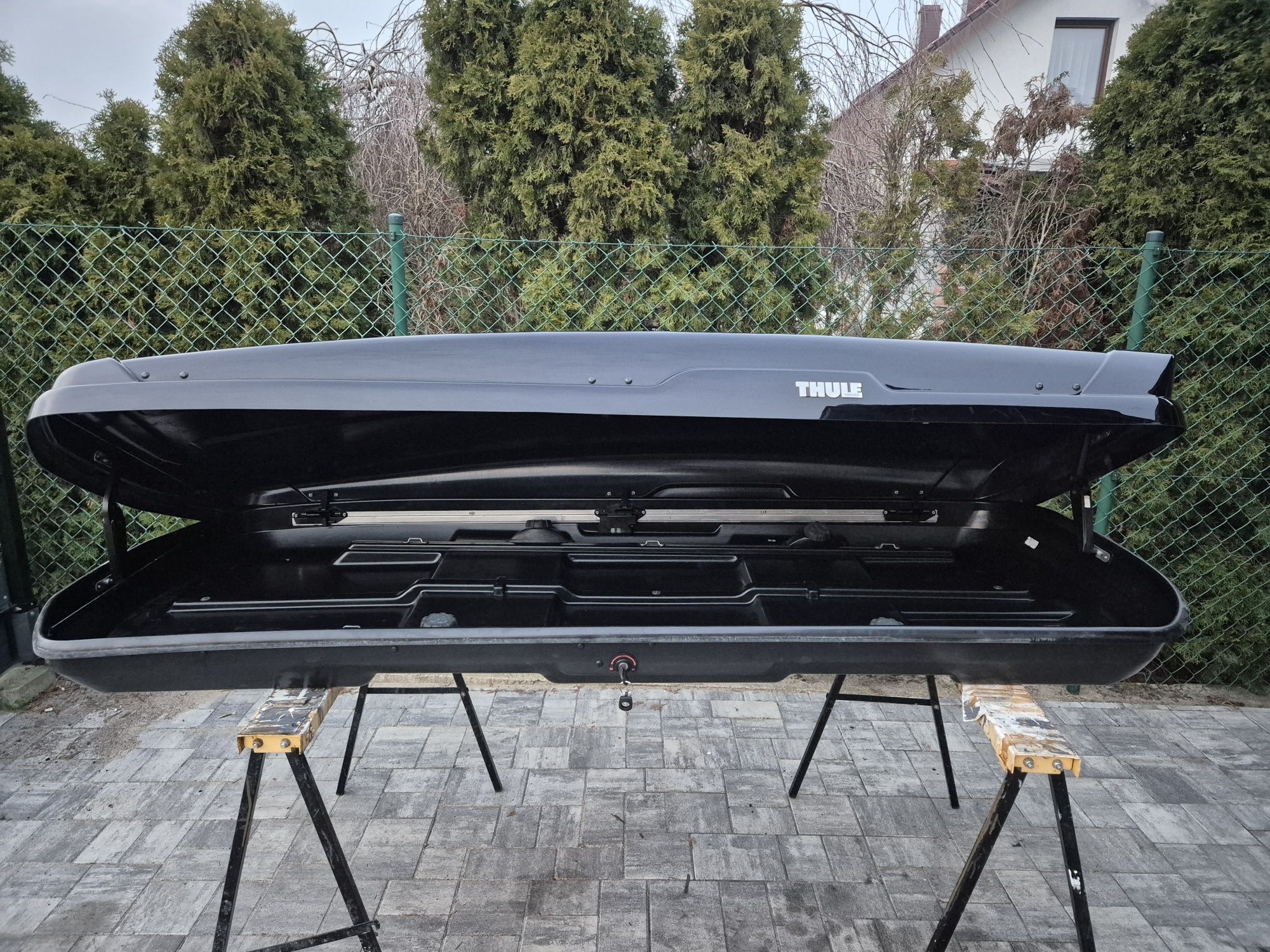Box dachowy Thule Flow 400l.