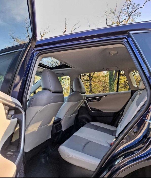 Toyota RAV4 2020 року